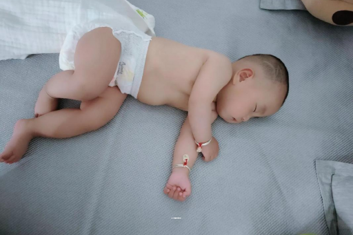 包生男孩正规公司宝宝厌奶期要多久